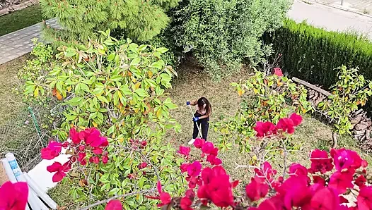 Sonunda seksi komşumla yatıyorum