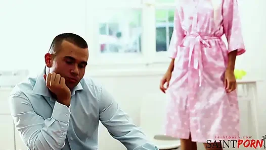 Dido Angel bir hemşire ve masöz hepsi bire bir