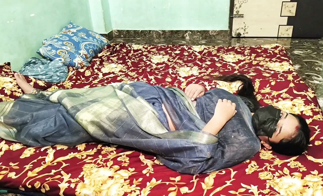 Hintli Kardeş ve Üvey Kız Kardeş Seks Kardeş Üvey Kız Kardeşi Sert Sikiyor Azgın Üvey Kız Kardeş Kardeşi Sikiyor