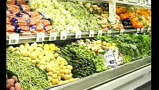 Muhteşem bir Alman ev hanımı büyük bir yarak hırsızı tarafından mahvediliyor