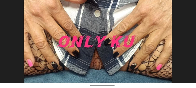 Ku, uzun💦 dudaklı güzel, büyük ve canavarca vajinasını yakın çekimde mastürbasyon yapıyor