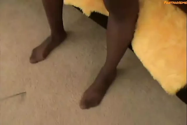 Zenci hatun lynn külotlu çorap audtion yapıyor ve sonunda emiyor ve sikişiyor