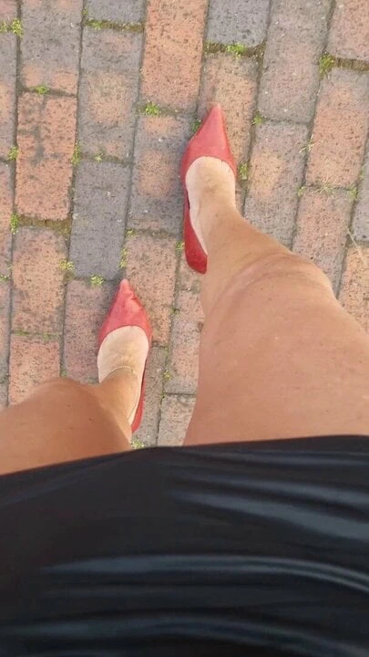 Kanal çekme yolunda yürüyün