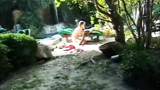 Seksi fahişe sakso çekiyor ve sıkı amını yalatıyor