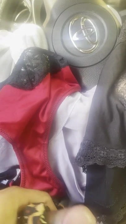 Masturbando Con Calzones De Mi Suegra