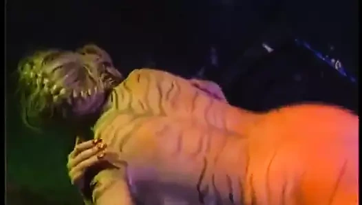 Caressa vahşi vs. sid ikili (meeeooow!)