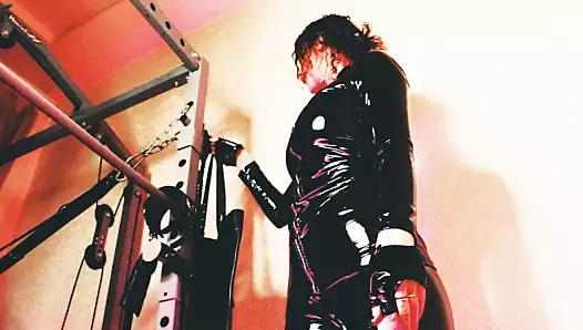 Fetiş dominatix eva vinil pvc elbise kadın egemenliği tanrıça bdsm solo sapık orta yaşlı seksi kadın çizmeler