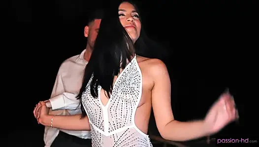 Gigi Star randevu gecesi yarağına aç
