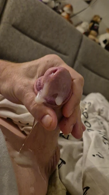 Кто хочет вылизать его начисто? - Я дрочу и снова кончаю возбужденный