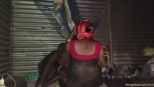 Bade yenge ko raat mein chut faad chudai ki çok ateşli 🔥 siyah chut bengalce ses net