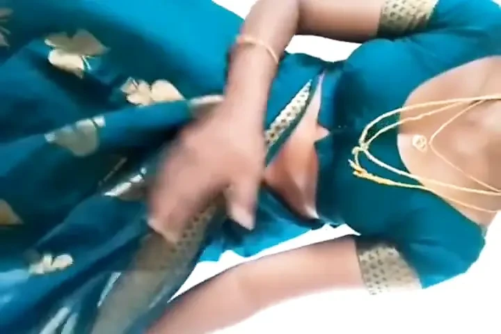 Must See: Tamil Aunty Showing All Feat Pig Pussy By Faphouse (Latest) - Austria Special