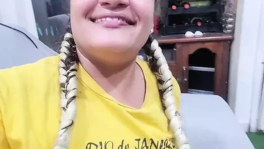 Dildo ile kıllı amcığı sikiyor