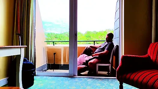 Kara bulutlar ve fırtınalar demleniyor ama otel odamızda sikişmemizi durduramaz