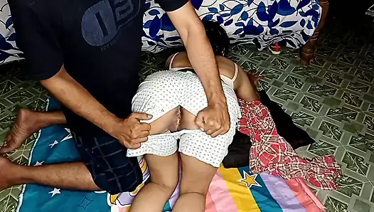 Yoga eğitmeni pijamalarımı yırtıyor n amımı sikiyor Hintçe ses