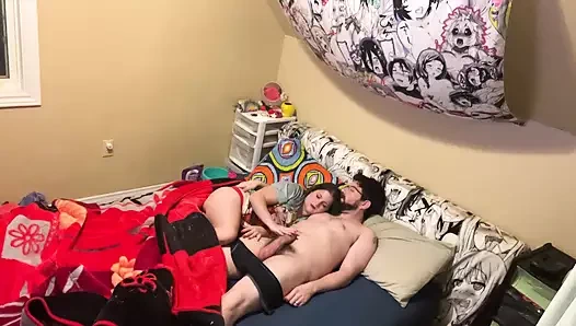 Kocası yatmadan önce karısının amını sikiyor