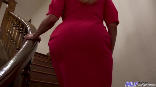 Orta yaşlı seksi kadın Brandi Love röportajdan sonra dölleniyor