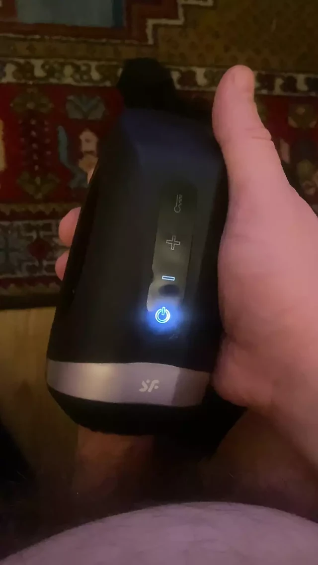 Justin Beaver yarak masajının tadını çıkarıyor