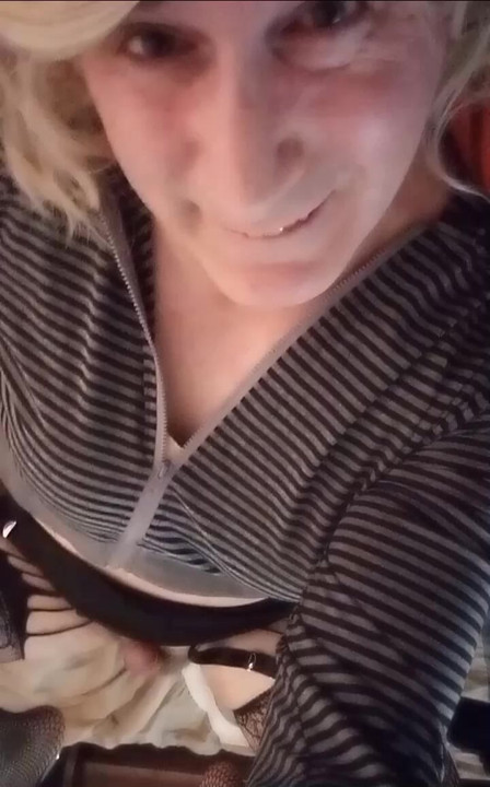 Sevimli küçük yarak transwoman osuruyor
