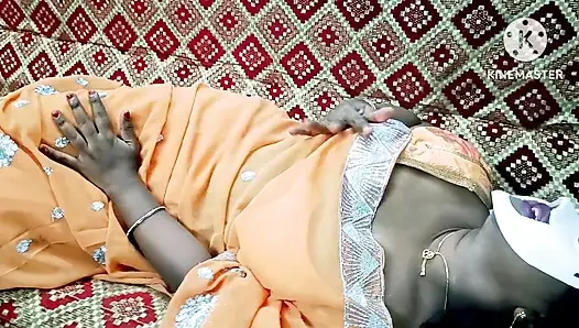 Doyumsuz seksi üvey annenin şehvetli duyguları genç üvey oğluna dönüyor