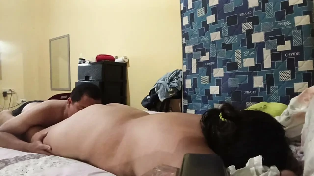 Dört ayak üstüne geçiyor ki üvey annemin götünü güzelce yalayabileyim.