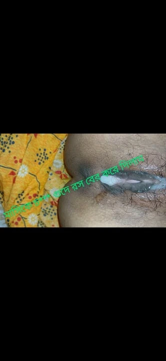 Bangladeşli üvey teyze Susmita sikiliyor ve sikişirken inliyor,