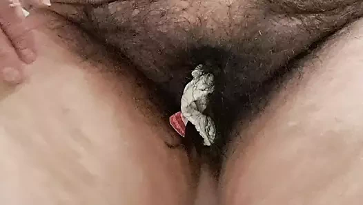 Ateşli üvey anne ıslak külotunu vajinandan çıkarıyor