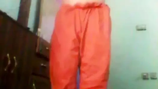 Ateşli kız amcığını gösteriyor