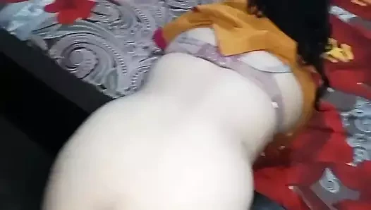 Yeni ateşli ve seksi güzel evli kadın sikiliyor