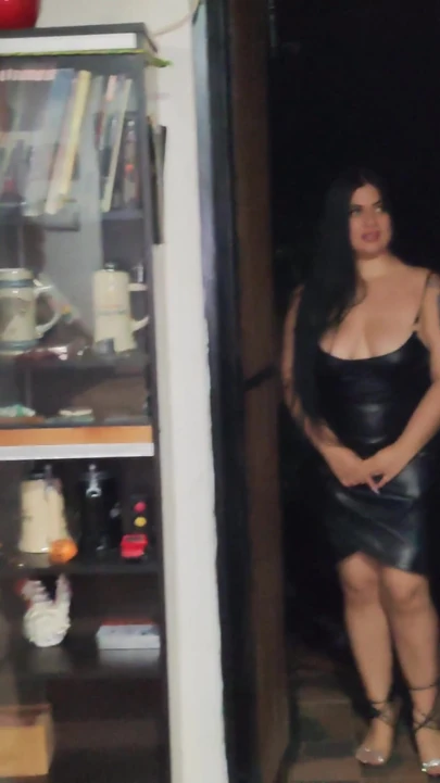 Падающий с челюсти момент из "Rioc ставит Anita на скалы со своим покровителем Антонелла Джонс"