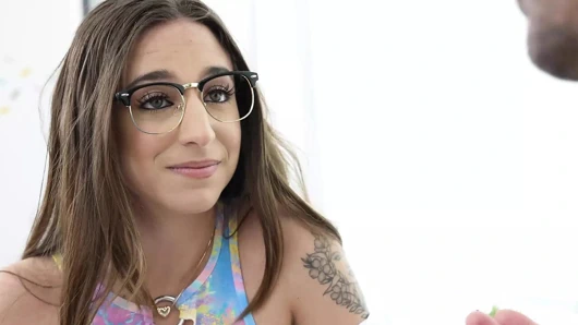 Taşaklarını amcığıma boşaltmasına yardım etmesi için ona bir şey verdim