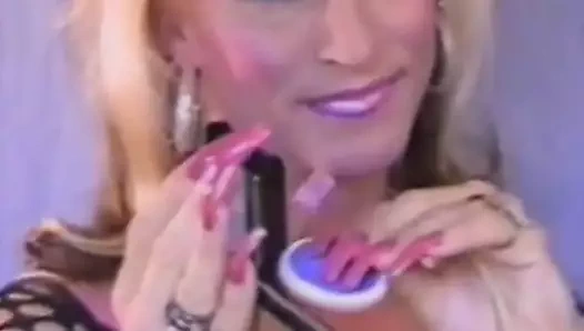 Makyajını yapan crossdresser