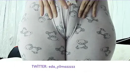 CAMELTOE- MASTURBATE WITH PAJAMAS- RUBBING PUSSY WITH PAJAMAS