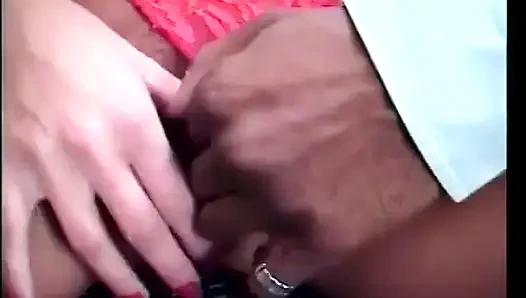 Yarak edepsiz yeni yetişkin şovu için Olivia White'ı bulduğu İngiltere'de tur yapıyor