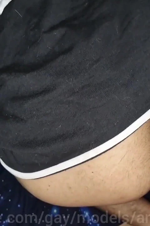 Sevimli twink ateşli bir sikişten sonra erkek arkadaşının büyük yarağından döl yiyor! Seçkin!