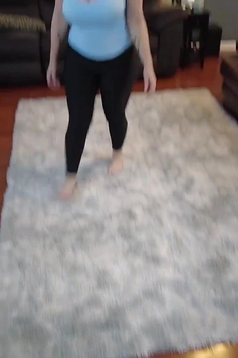 Üvey oğul büyük memeli pawg orta yaşlı seksi üvey anne Danni Jones'un kocasıyla olan sorunlarını unutmasına yardım ediyor