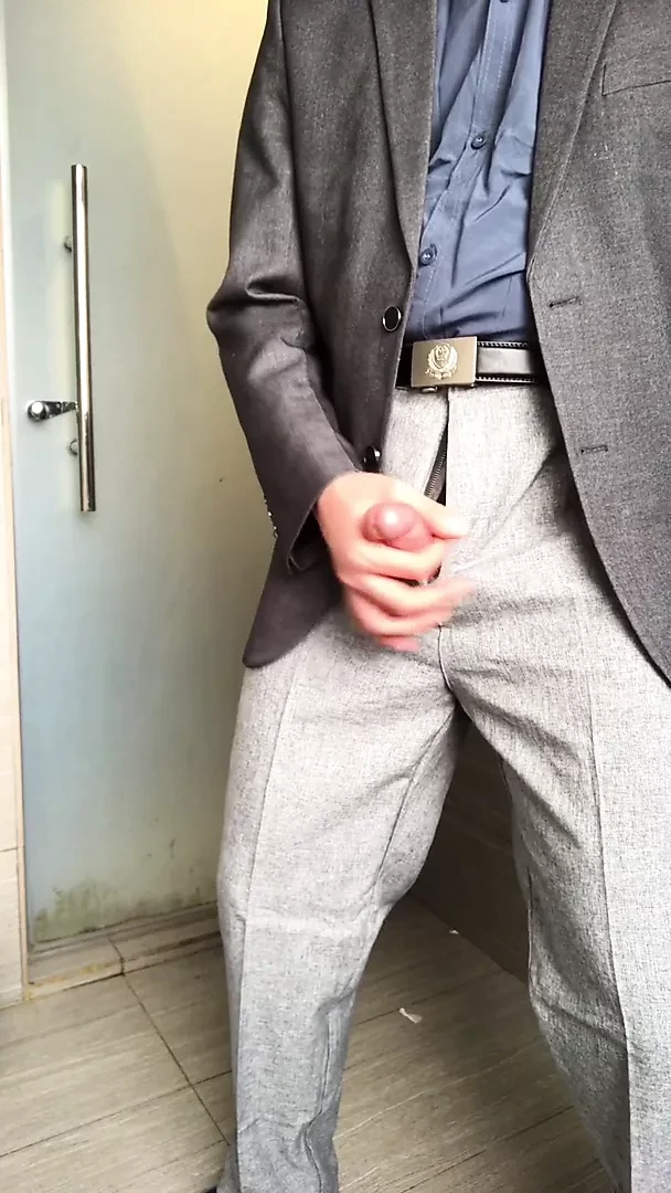Cum üzerinde baba yeni elbise ayakkabı