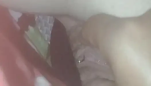 Geceleri iç çamaşırı ve amcık filme alıyor