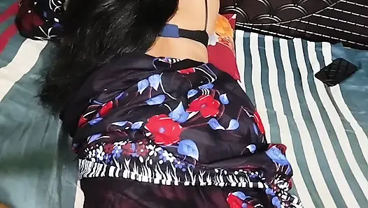 Yeni evli evli kadın ilk gecede sert sikişiyor