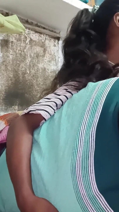 Yerli Bakire Kız Zor La Seks Yapmaya Zor Landı Ve Bolca Penis Emdi