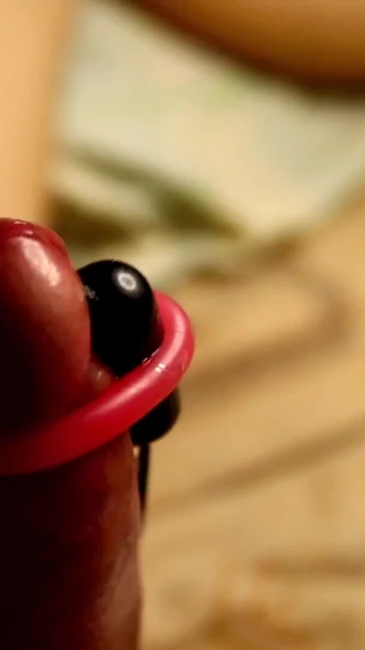 Penis vibratörden çok yorgun ve dinlenmesi gerekiyor. | Klip 3