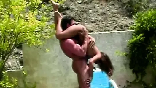 Heißer Poolsex mit Muskelprotz