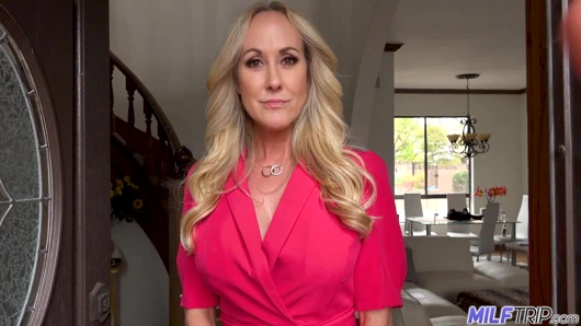 Orta yaşlı seksi kadın Brandi Love röportajdan sonra dölleniyor