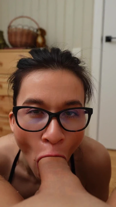 Seksi Kıyafetli Güzel Kız Tüm Boşalmanızı Emecek