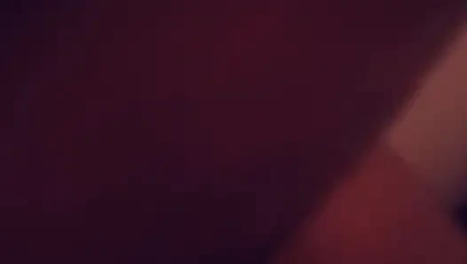 Trans motelde yüzünü porno yıldızı tarafından sikiliyor