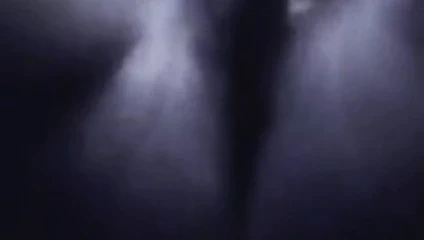 Siyah ıslak kaltak fışkırtma