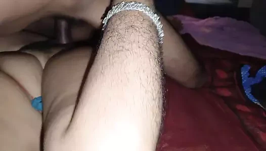 Hintli genç kız Hintçe hd seks videosunda fışkırtıyor