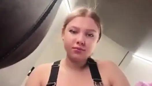 Soyunma odasında mastürbasyon