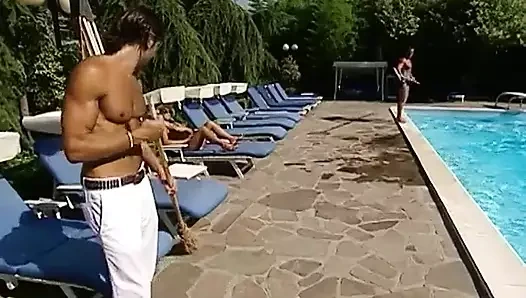 Bu aç sürtük için 3 yarak