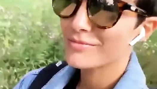 Frankie köprüsünde bisikletle selfie videosu çekiyor