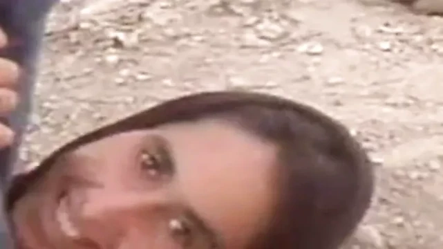 Arap kapıdan sikişiyor